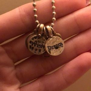 Aeropostale cute necklace